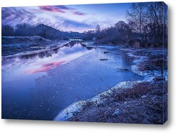    Раннее, морозное весеннее утро на речке наполовину покрытой тонкой ледяной коркой