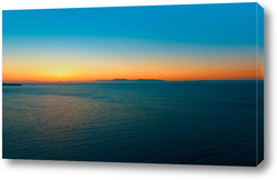    Аэросъемка морского пейзажа на закате.
