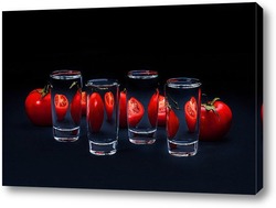  Спелые помидоры за стеклом