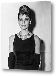   Постер Одри Хепбёрн с бриллиантовым ожерельем.