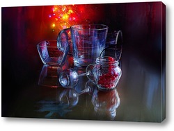    Натюрморт со стеклянными, прозрачными предметами на темном фоне с крансными бликами