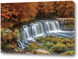  живописный водопад осенью