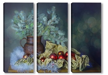 Модульная картина Новогодний натюрморт с ветками голубой ели и новогодними шариками