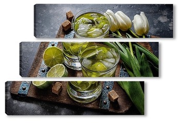  клубничный молочный коктейль с листочком мяты