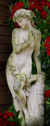    Статуя в саду